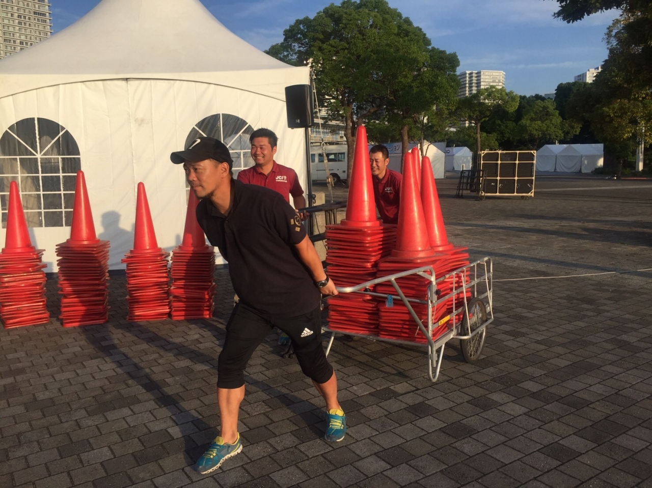 サマコン@ギネス設営_27